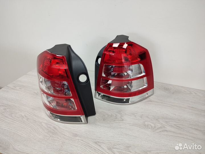Фонарь задний Opel Zafira B 2007-2014 год