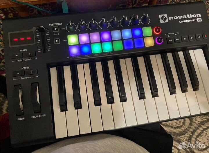 Миди-клавиатура novation launchkey 25