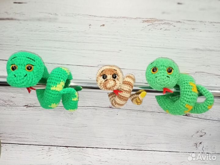 Игрушка вязаная змея символ года