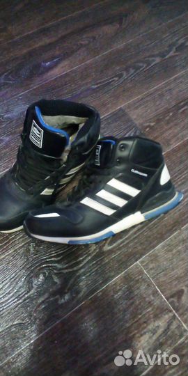 Кроссовки женские