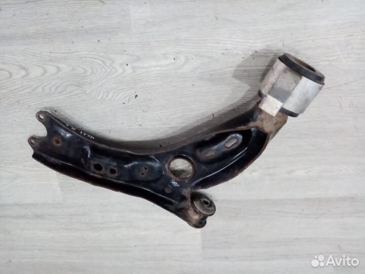 Рычаг передний правый Skoda Yeti