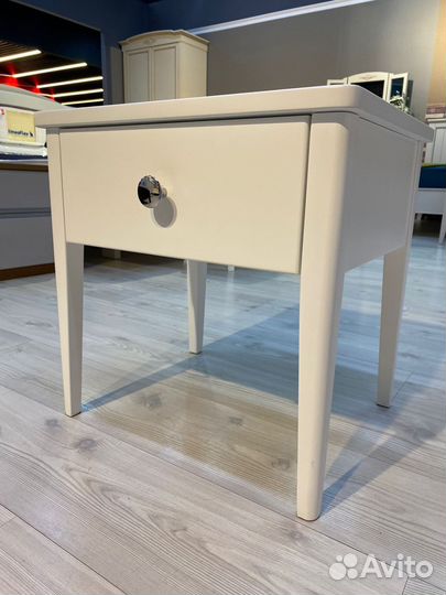 Тумба прикроватная из массива бука