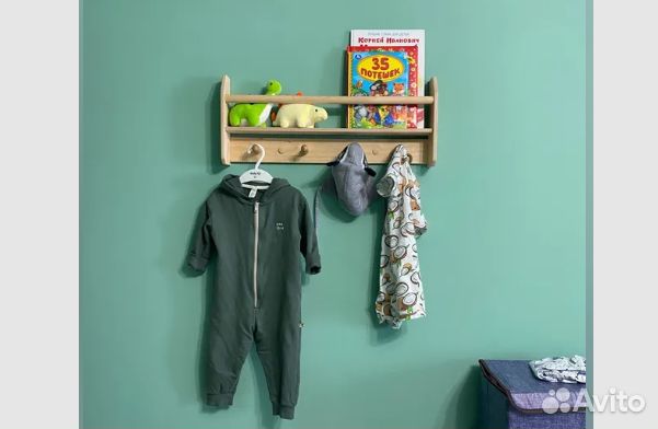 Полочка для книжек и игрушек, с крючками