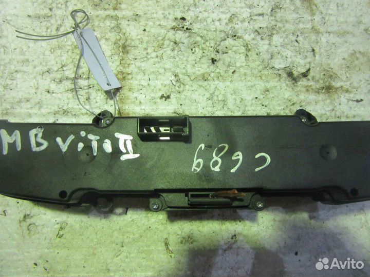 Кнопка аварийной сигнализации Mercedes-Benz Vito