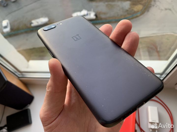 OnePlus 5, 6/64 ГБ
