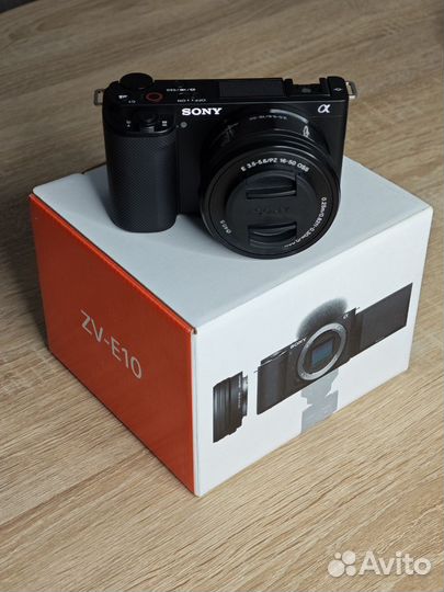 Беззеркальный фотоаппарат Sony ZV-E10 Kit 16-50mm