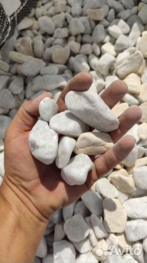 Белая галька мраморная