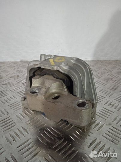 Подушка двигателя правая Volkswagen Passat B6 BZB