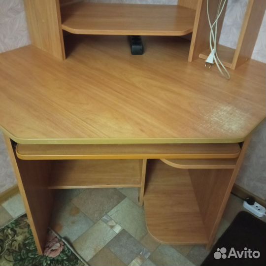 Компьютерный стол угловой