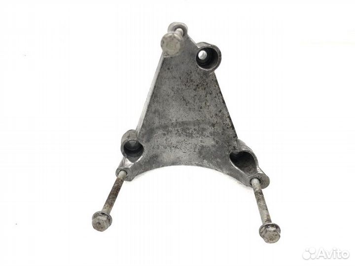 Кронштейн компрессора кондиционера Audi A6 C6 BDW