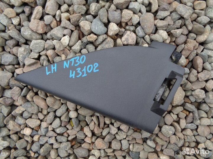 Уголок двери левый Nissan Xtrail NT30 QR20DE