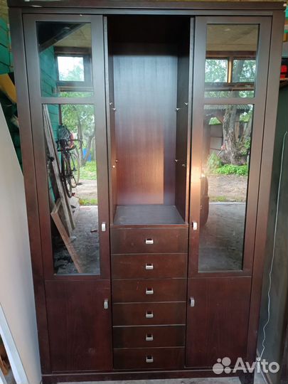 Шкаф из массива