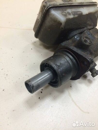 Главный тормозной цилиндр Nissan Primera