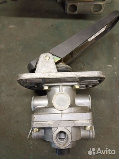 Кран тормозной с педалью