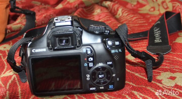 Зеркальный фотоаппарат Canon EOS 1100D