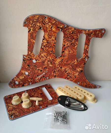 Пикгард SSS Tiger Stripe Shell/Pearl Tint