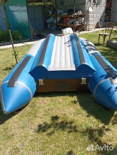 Лодка с мотором