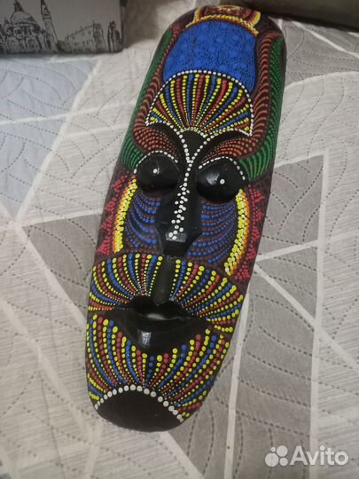 Маска из дерева интерьерная