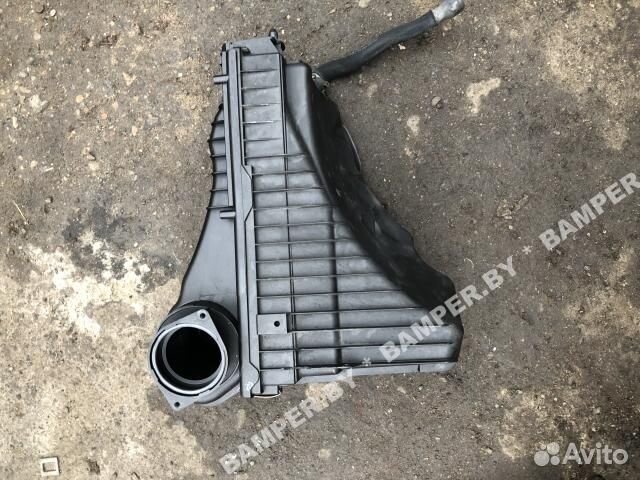 Корпус воздушного фильтра Volkswagen Touareg 4.2