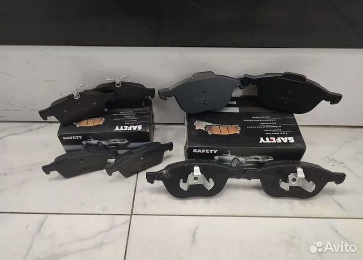 Комплект тормозных колодок Ford Focus II / Mondeo