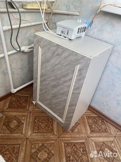 Кухонный стол тумба, стулья