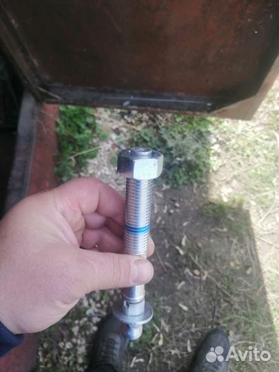 Анкерный болт hilti