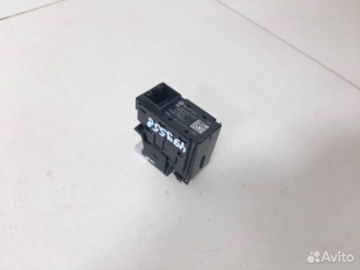 Кнопка фиксатора стояночного тормоза Volkswagen Tiguan 2017