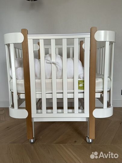 Детская кроватка с комодом