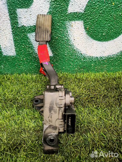 Педаль газа на Mitsubishi Colt 6