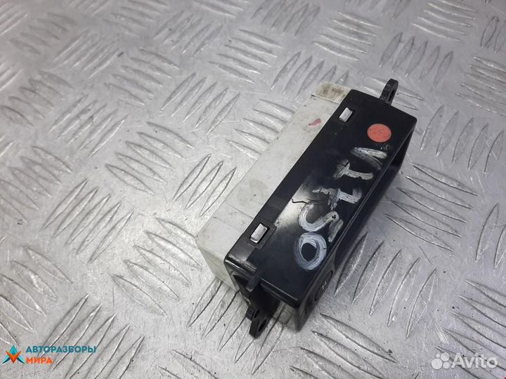 Часы Land Rover Freelander 2005 YFB100380