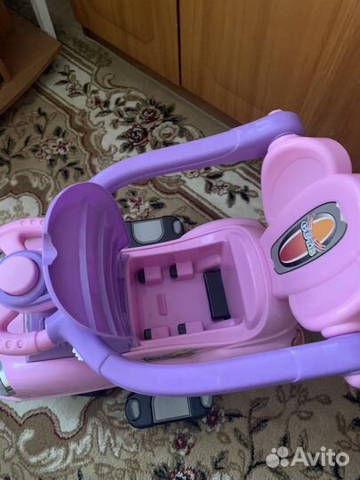 Машина каталка с ручкой