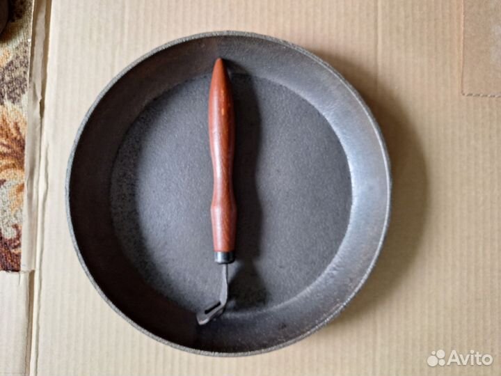 Чугунная сковорода СССР с чапельником