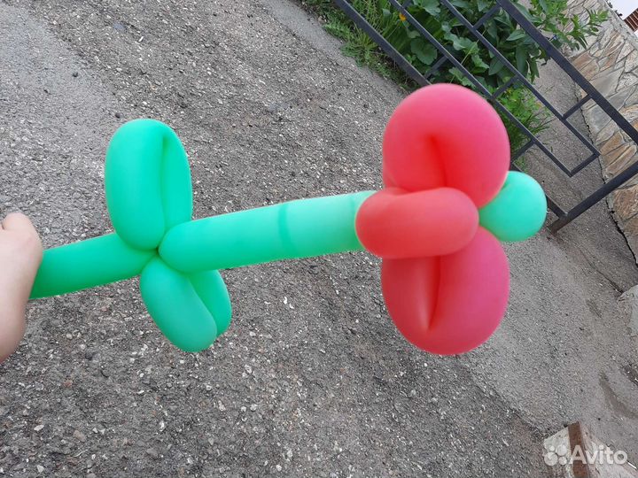 Воздушный лебедь из шарика