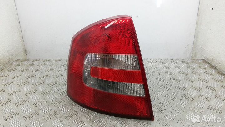 Фонарь задний левый на Skoda Octavia A5