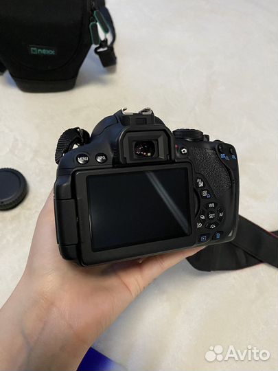 Зеркальный фотоаппарат canon 700D