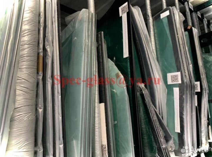 Стекло переднее среднее Caterpillar 950