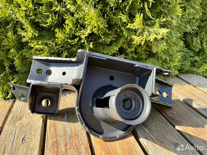 Кронштейн крепления поперечины лево/право 2123