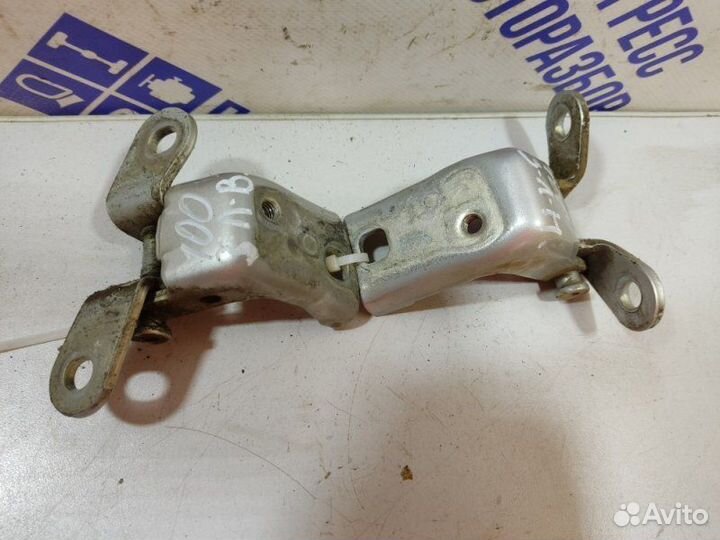 Петля двери задняя левая Ford Mondeo 3 седан 1.8