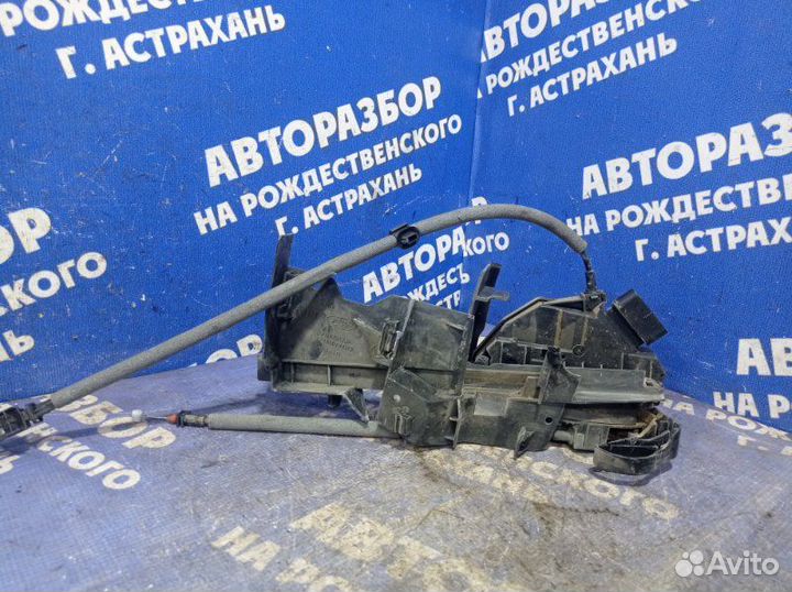 Передний правый замок двери Ford Focus 3 седан