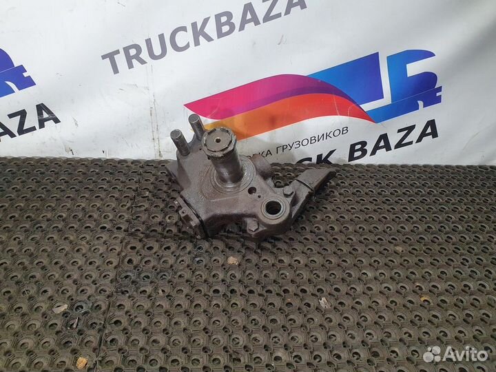 Кулак поворотный правый