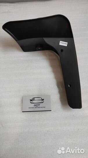 Брызговик задний правый Toyota Camry 55 2014-2017