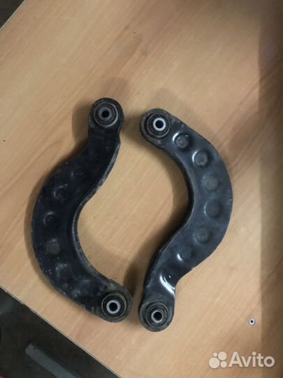 Рычаг задний полумесяц