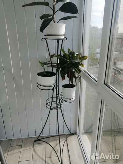 Подставка для цветов напольная металлическая