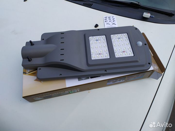 Автономный прожектор на солнечных батареях 40 ватт