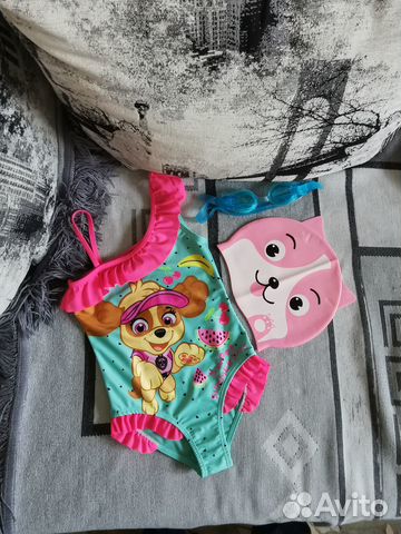 Купальник, шапочка и очки для плавания