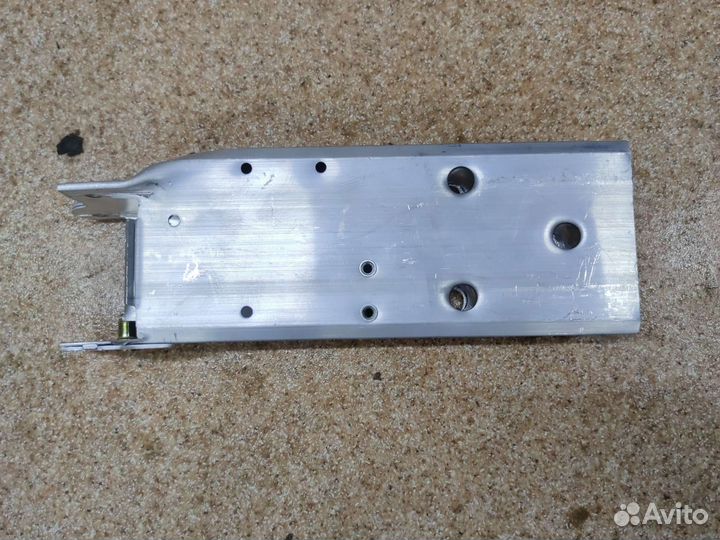 Домик усилитель бампера бмв Ф30 Ф20