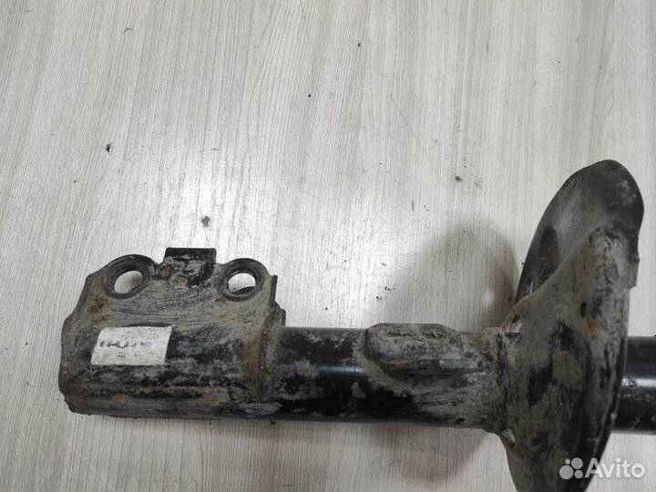 Амортизатор передний левый Toyota Camry XV20 с1996