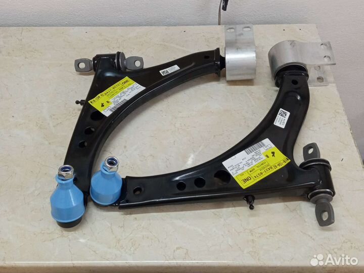 Передний правый рычаг подвески chevrolet malibu 9