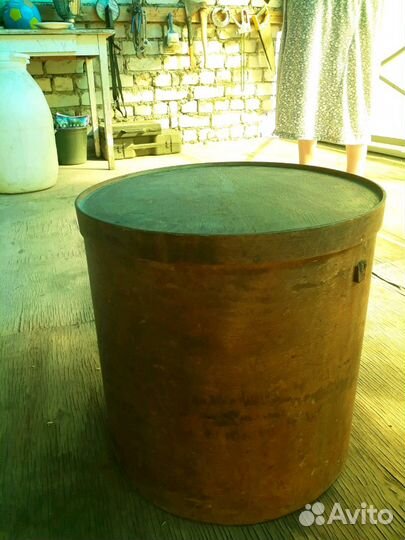 Продам старую коробку из под шляп