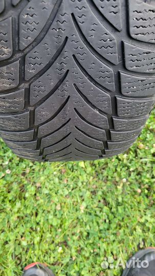 Goodyear UltraGrip Ice 2 215/55 R16 97T